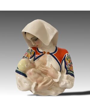 ESSEVI, Sandro Vacchetti, La maternità sarda, scultura ceramica decorata