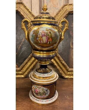 DARS669 - Importante vaso in porcellana di Sevres, epoca '800, misure cm L 35 x H 73 x P 25