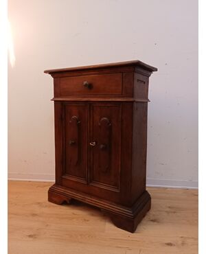 Mobiletto in noce epoca '700 - XVIII secolo - comodino - piccola credenza