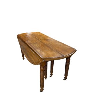 Tavolo Con Alette Ovale del 1800 Allungabile in Legno di Noce Stile Luigi Filippo Rustico