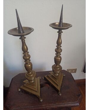 Coppia di candelieri in bronzo fine XVII secolo 