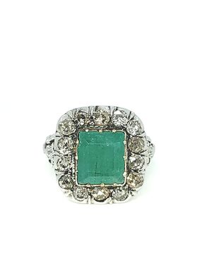 Anello in oro con smeraldo e diamanti