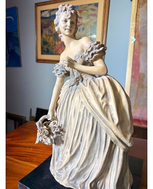 Scultura di dama anni '40 in terracotta patinata firmata Tomuti