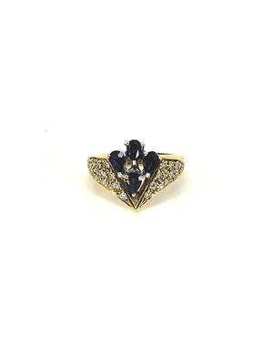 Anello in oro con zaffiri e diamanti