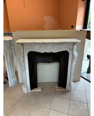 PICCOLO CORNICE POMPADOUR MARMO BIANCO DI CARRARA STILE LUIGI XV FRANCIA  cm L116xP37xH107 