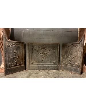 P263 - Trittico di piastre in ghisa, epoca '800, Misure: centrale cm L 82 x H 71, laterali cm L 49 x H 87
