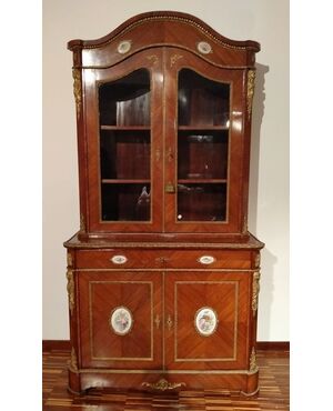 Vetrina credenza francese del 1800 con medaglioni in porcella di Sevres e cariatidi bronzi dorati 