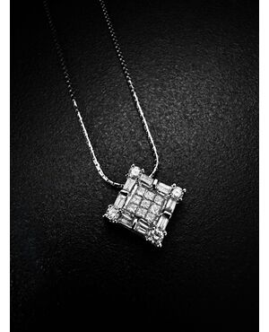 Pendente con  Diamanti  taglio principessa,  baguette  e  rotondo.