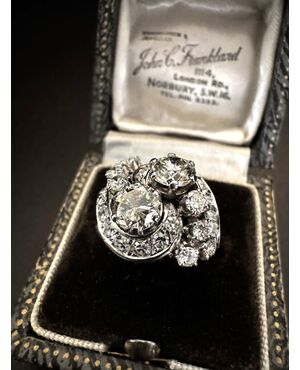 Anello  in  Platino  a  contrarie  con  Diamanti  2 ct.