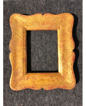 Frame in carved and gilded wood.     