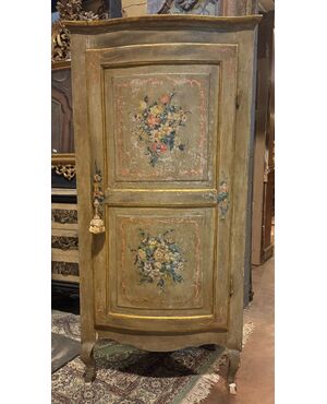 ARM244 - Angoliera in legno laccato, epoca '700, misure cm L 90 x H 180 x P lato 60