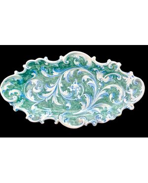 Piatto-Centrotavola in maiolica con bordo rocaille .Manifattura Minghetti.Bologna.