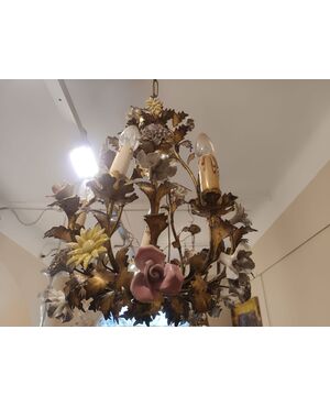 Lampadario in ferro e porcellana
