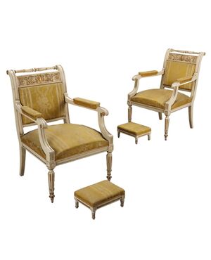 Coppia Poltrone con Poggia Piedi in Stile Neoclassico Italia Ultimo Quarto XIX Secolo