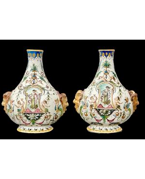 Coppia di fiasche in maiolica con prese a mascheroni.Jafet Torelli.Firenze.