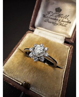 Anello  a  fiore  con  Diamanti 