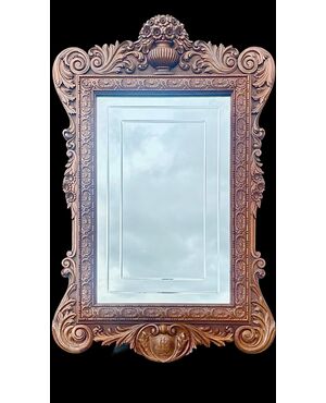 Specchiera in legno di noce con specchio molato.