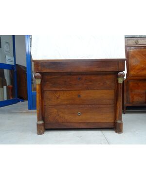Cassettone Impero in noce massello con biglie piano in noce 1820 Francia
