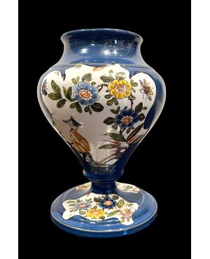 Vaso in maiolica con decoro a medaglioni con figure orientali.Felice Clerici.Milano.