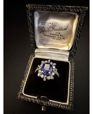 Anello  Iin  Platino  con  Zaffiro  e  Diamanti  