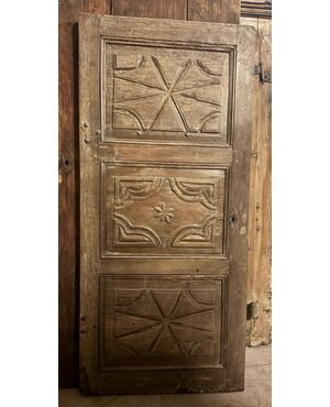 PTIR363 - Porta in noce scolpita, epoca '700, misure cm L 80 x H 175 x P 3,5