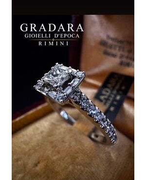 Anello  con  Diamante  taglio  Principessa