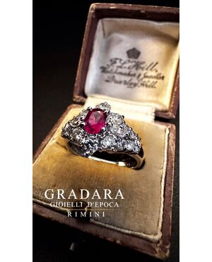 Anello  in  Platino  con  Rubino  e  Diamanti  