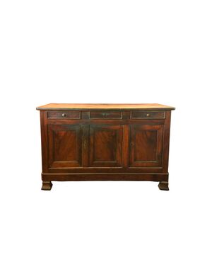 Credenza a tre sportelli in noce