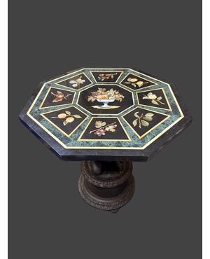Tavolo con piano in pietre dure 