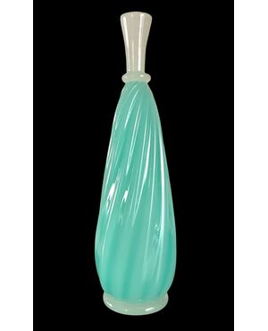 Vaso in vetro pesante verde e lattimo a spirale. Archiemede Seguso.Murano.