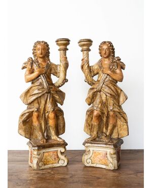 Coppia di angeli porta ceri in legno scolpito – XVII secolo