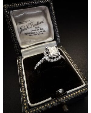 Anello  con  Diamante  taglio  Principessa  0.70  ct.