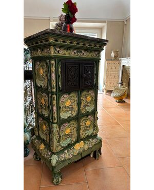 Stufa in ceramica lorenese con La Rosa gialla restaurata e funzionante
