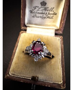Anello  in  Platino  con  Rubino e  Diamanti  