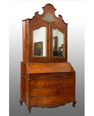 Trumeau Veneziano antico Luigi XV in noce con intarsi a filettature geometriche ed intrecci floreali in legno ebanizzato. Periodo XVIII secolo.
