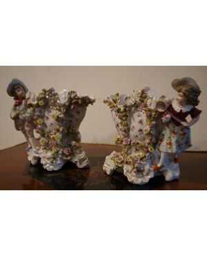 Antichi vasetti con personaggi in porcellana di Meissen del 1800