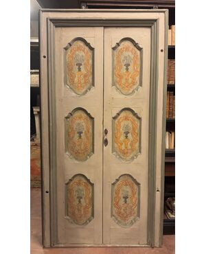 PTS621 - N. 3 porte a due battenti in legno laccato, complete di telaio, epoca '700, luce cm L 87 x H 202