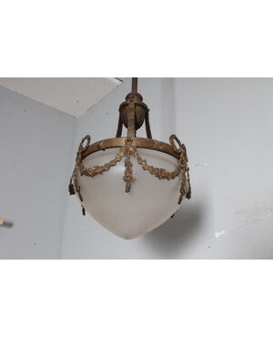 Antico lampadario liberty 1930 vetro opalino e bronzo . mis h 95 diametro cm 25 