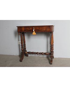 Antico tavolinetto – scrittoio  Carlo X 1830 noce e acero intarsiato . Mis 73 X 42 H 75