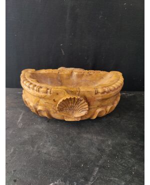 Bellissima acquasantiera in marmo giallo reale - 33 x 24 cm