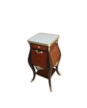 Bellissimo comodino francese in Ebano con bronzi e marmo Luigi XV
