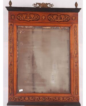 Specchiera italiana stile Carlo X del 1800 in legno ciliegio riccamente intarsiata