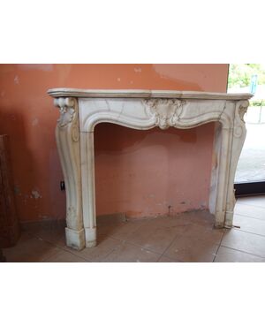 CAMINO IN MARMO BIANCO CARRARA STATUARIO SCOLPITO STILE LUIGI XV FRANCIA  cm L143xP40,5xH104