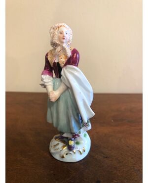 Porcelain figurine with a female figure. Meissen.     