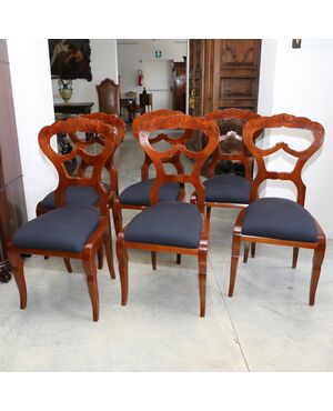Gruppo di 6 sedie in olmo intarsiate 
