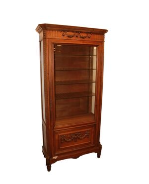 Vetrina Stile Luigi XVI in Legno di Noce di inizio 1900 con Intagli