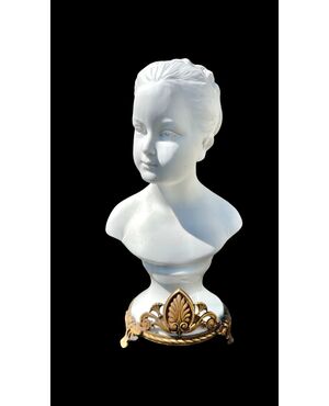 Busto di fanciulla in porcellana con profilo della base in bronzo.Manifattura Ginori.