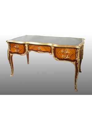Scrivania /Bureau Plat antica Napoleone III Francese in legno esotico pregiato con innesti di elementi in bronzo dorato. Francia XIX secolo.