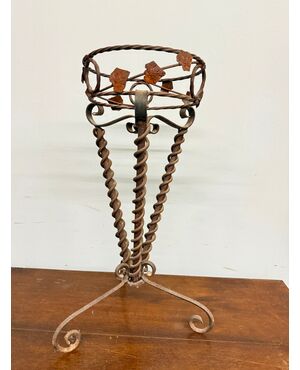 Porta vaso in ferro battuto Liberty, primi '900, 61x29 cm
