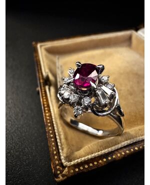 Anello  con  Rubino  e  Diamanti 